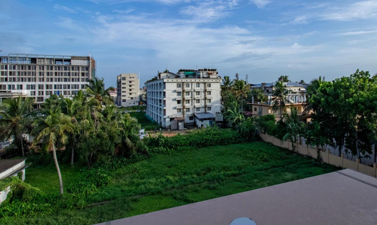 Kochi Treebo Amigos Residency Cochin Airport Hotel מראה חיצוני תמונה
