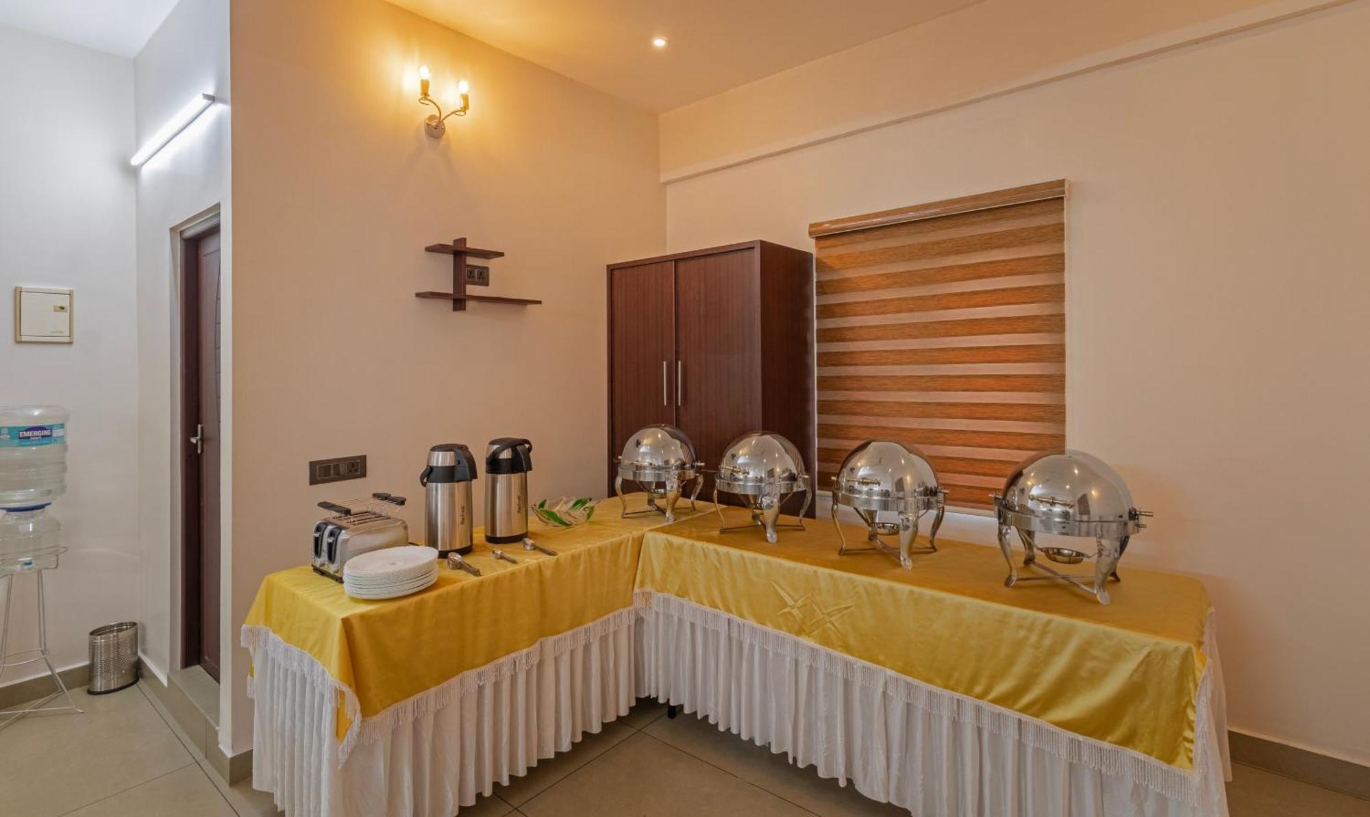 Kochi Treebo Amigos Residency Cochin Airport Hotel מראה חיצוני תמונה
