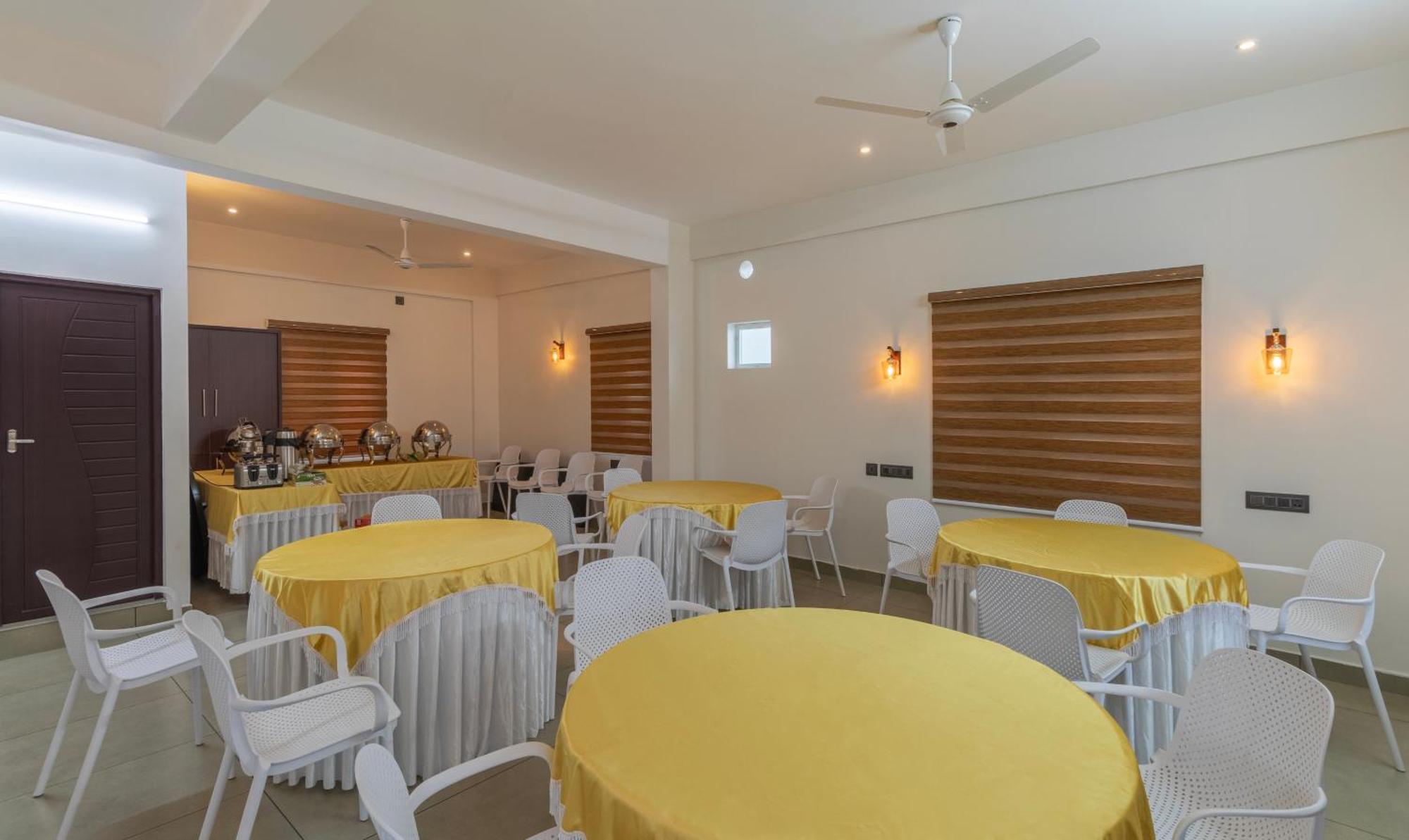 Kochi Treebo Amigos Residency Cochin Airport Hotel מראה חיצוני תמונה